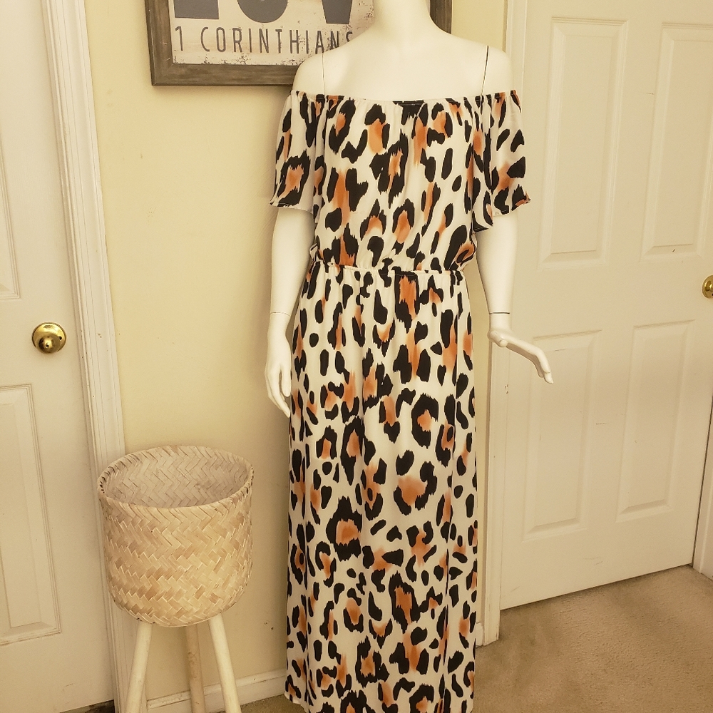Leopard Print off-shoulder maxi dress